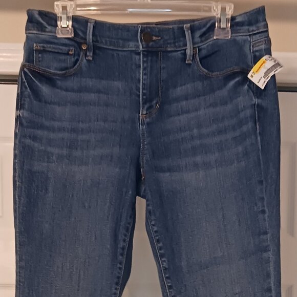 3/$18 or 5/$25 Loft Blue Modern Cuffed Crop Jeans Size 8 - Picture 4 of 7